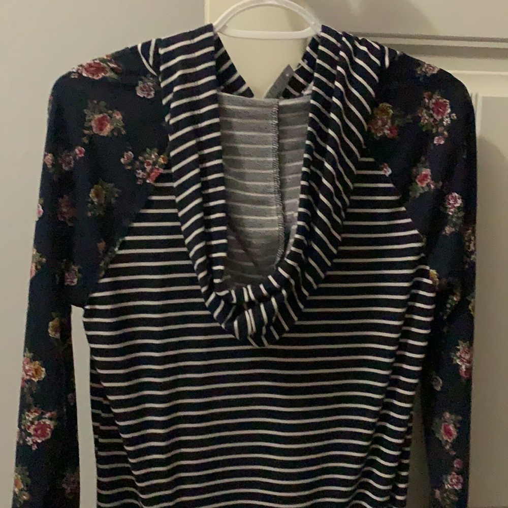 hooded pull over - Picture 2 of 3